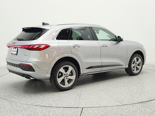 Florett Silver Metallic 2026 Audi Q5 Premium Plus TFSI quattro S tronic