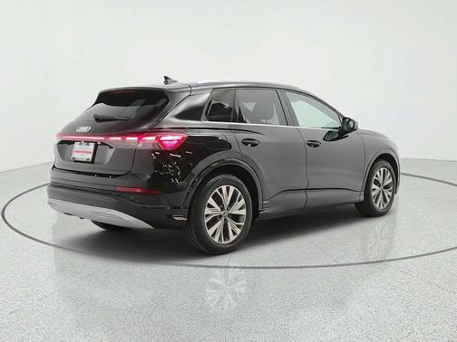 Mythos Black Metallic 2023 Audi Q4 e-tron Premium Plus 40 RWD
