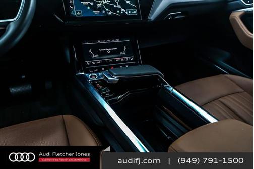 2022 Audi e-tron Premium Plus