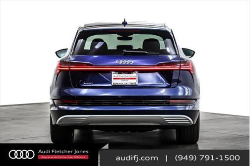 2022 Audi e-tron Premium Plus