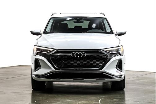 2024 Audi Q8 e-tron Premium Plus