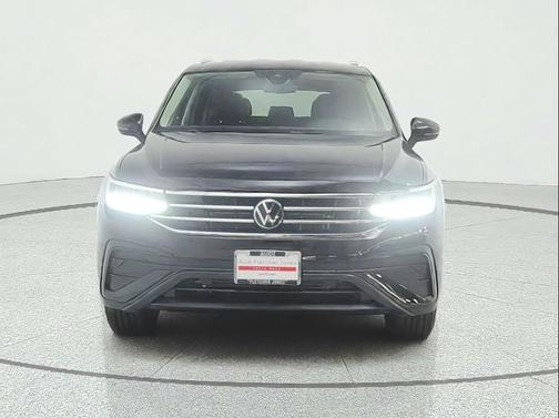 Deep Black Pearl 2023 Volkswagen Tiguan 2.0T SE