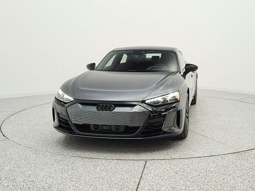 Daytona Gray Pearl Effect 2023 Audi e-tron GT Prestige quattro