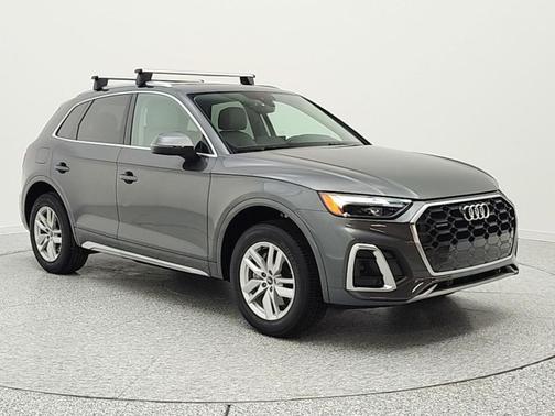 Daytona Gray Pearl Effect 2023 Audi Q5 45 S line Premium