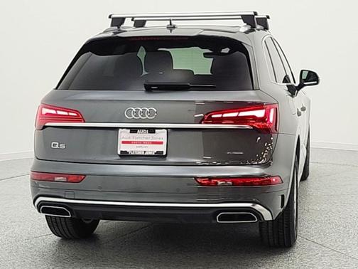 Daytona Gray Pearl Effect 2023 Audi Q5 45 S line Premium