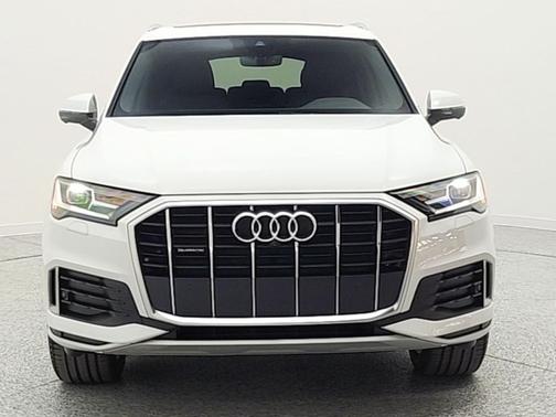 Glacier White Metallic 2021 Audi Q7 45 Premium