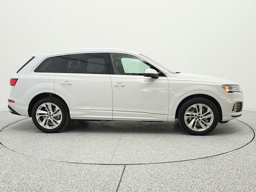 Glacier White Metallic 2021 Audi Q7 45 Premium