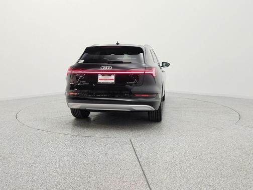 Mythos Black Metallic 2023 Audi e-tron Premium Plus quattro