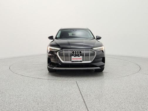Mythos Black Metallic 2023 Audi e-tron Premium Plus quattro