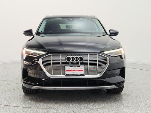 Mythos Black Metallic 2023 Audi e-tron Premium Plus quattro