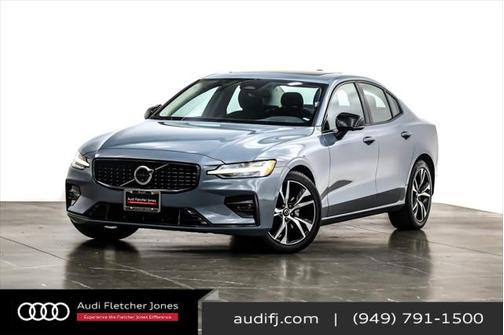 2024 Volvo S60 B5 Plus Dark Theme