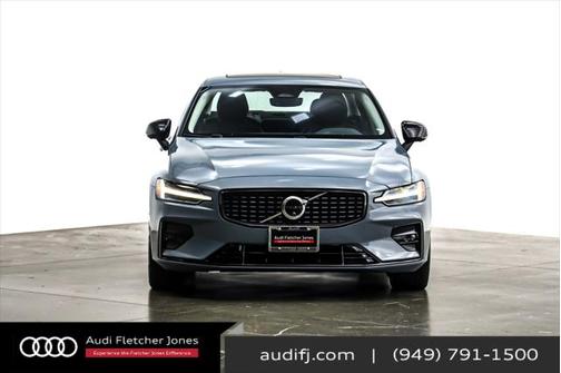2024 Volvo S60 B5 Plus Dark Theme