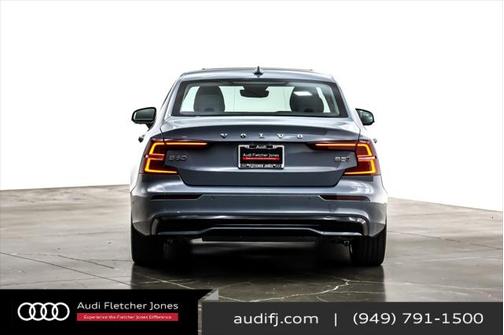 2024 Volvo S60 B5 Plus Dark Theme