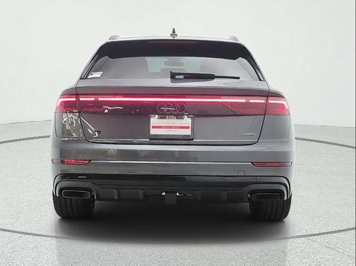 Daytona Gray Pearl Effect 2026 Audi Q8 55 Premium Plus