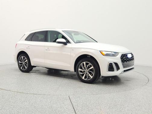 Ibis White 2023 Audi Q5 45 S line Premium Plus