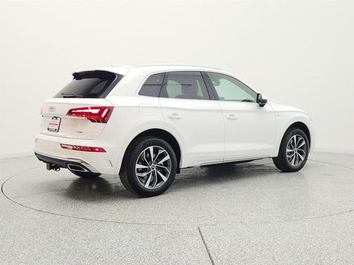 Ibis White 2023 Audi Q5 45 S line Premium Plus