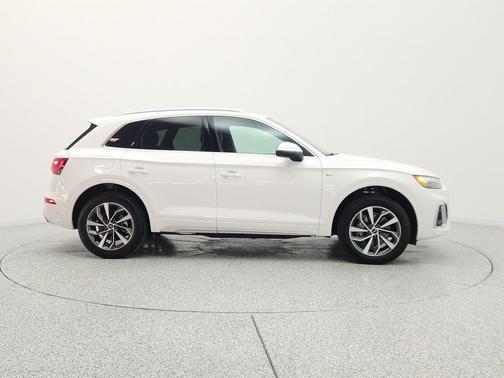 Ibis White 2023 Audi Q5 45 S line Premium Plus