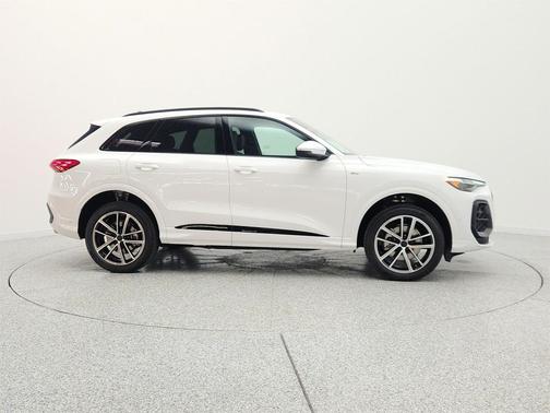 Arkona White 2026 Audi Q5 Premium Plus TFSI quattro S tronic