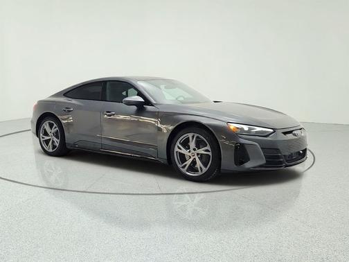 Daytona Gray Pearl Effect 2023 Audi e-tron GT Premium Plus quattro