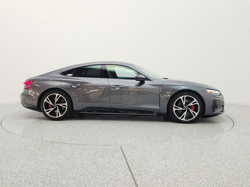 Daytona Gray Pearl Effect 2022 Audi e-tron GT Prestige