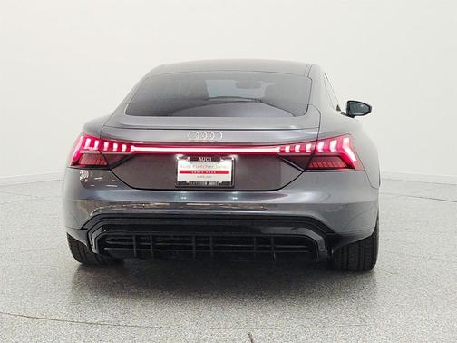 Daytona Gray Pearl Effect 2022 Audi e-tron GT Prestige