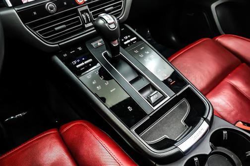 2022 Porsche Macan AWD