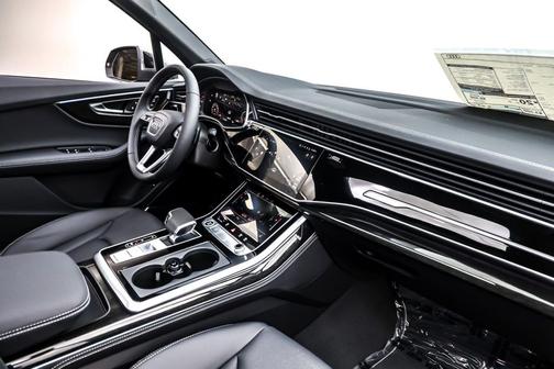 2025 Audi Q7 55 Premium Plus