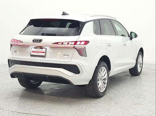 Glacier White Metallic 2026 Audi Q3 TFSI quattro S tronic