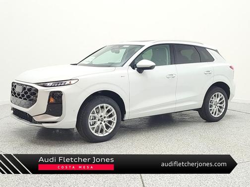 Glacier White Metallic 2026 Audi Q3 TFSI quattro S tronic