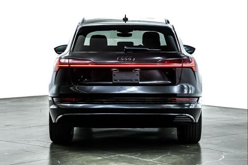 2022 Audi e-tron Premium