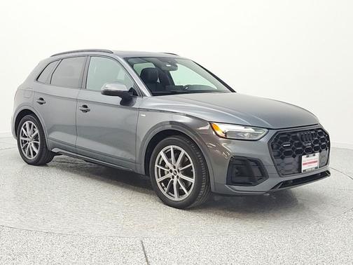 Daytona Gray Pearl Effect 2023 Audi Q5 55 S line Premium Plus