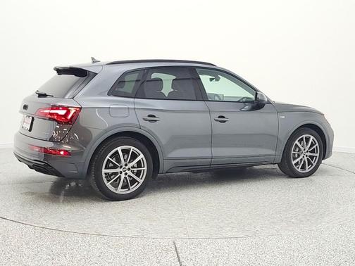 Daytona Gray Pearl Effect 2023 Audi Q5 55 S line Premium Plus