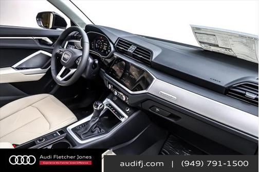 2025 Audi Q3 Premium 45 TFSI S line quattro Tiptronic