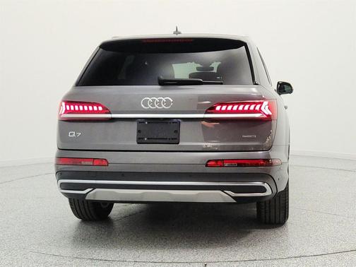 Samurai Gray Metallic 2023 Audi Q7 45 Premium