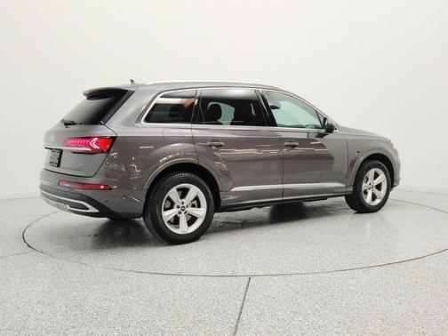 Samurai Gray Metallic 2023 Audi Q7 45 Premium