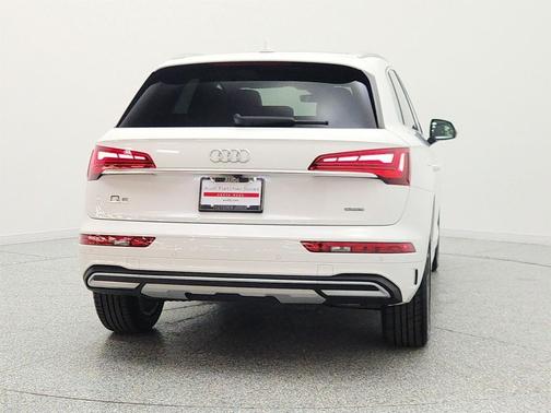 Ibis White 2023 Audi Q5 40 Premium
