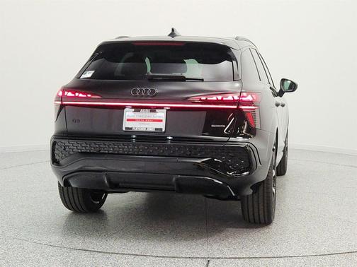 Mythos Black Metallic 2026 Audi Q3 TFSI quattro S tronic