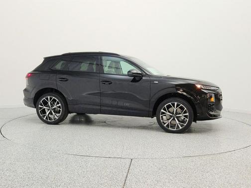Mythos Black Metallic 2026 Audi Q3 TFSI quattro S tronic