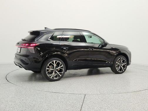 Mythos Black Metallic 2026 Audi Q3 TFSI quattro S tronic