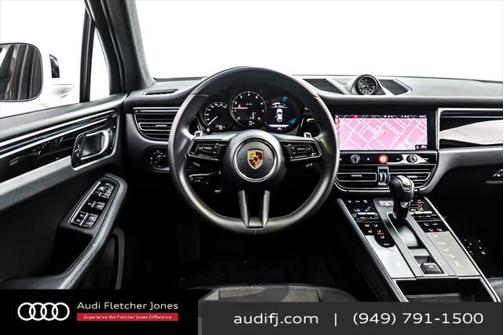 2022 Porsche Macan Base