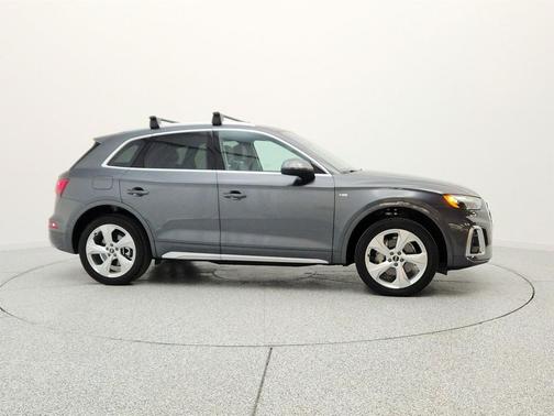 Daytona Gray Pearl Effect 2023 Audi Q5 45 S line Premium Plus