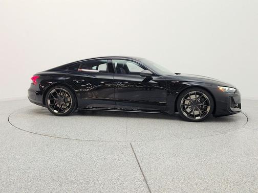 Mythos Black Metallic 2025 Audi RS e-tron GT performance