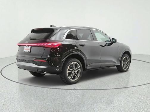 Mythos Black Metallic 2026 Audi Q5 Premium TFSI quattro S tronic