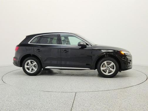Mythos Black Metallic 2023 Audi Q5 40 Premium