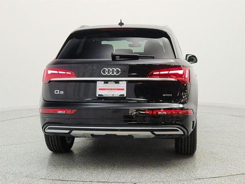 Mythos Black Metallic 2023 Audi Q5 40 Premium