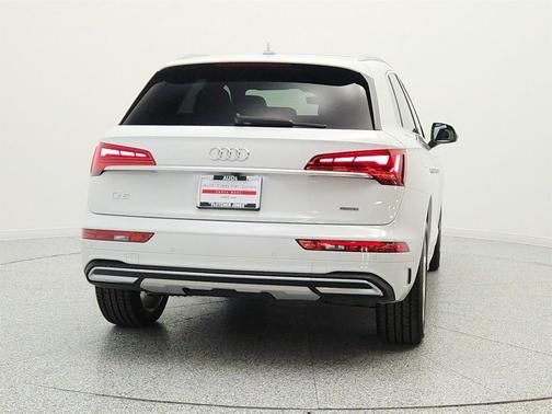 Glacier White Metallic 2021 Audi Q5 45 Premium Plus