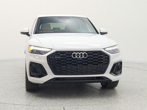 Glacier White Metallic 2023 Audi Q5 45 S line Prestige