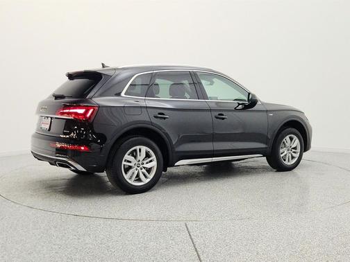 Mythos Black Metallic 2023 Audi Q5 45 S line Premium