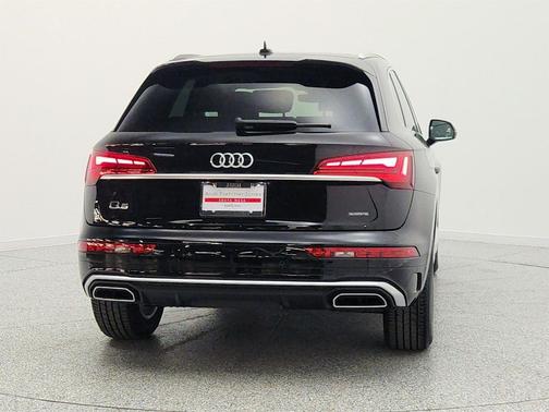 Mythos Black Metallic 2023 Audi Q5 45 S line Premium
