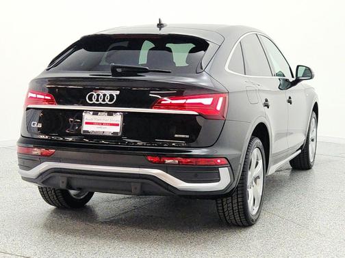 Mythos Black Metallic 2023 Audi Q5 45 S line Prestige